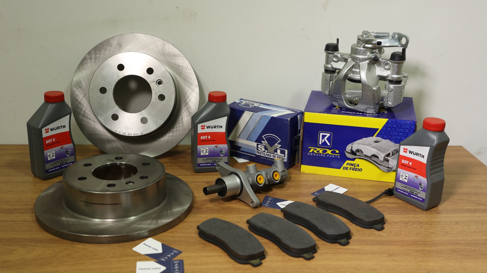 Kit de freio completo com discos, pastilhas, pinça e fluido DOT 4